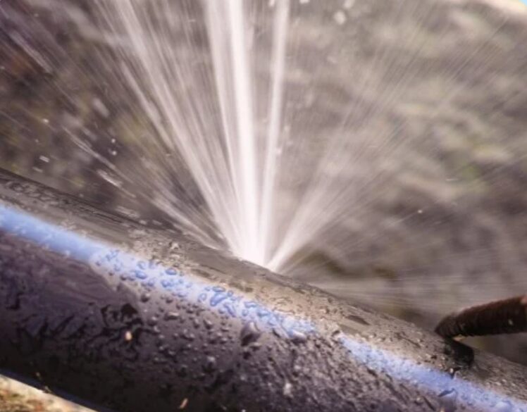 fuite d&rsquo;eau rue principale